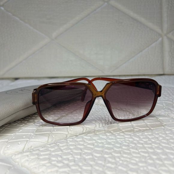 ONE DAY SALE Christian DiorโMonsieur Oversized Gradient Sunglasses - Picture 3 of 12